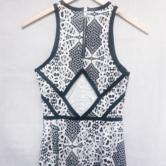 Parker Hudson Dress - B/W Pattern w Back Cutout - Picture 3 of 7